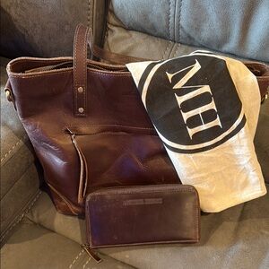 Brown Leather Woman’s tote bag by Montana Hudson with matching wallet.
